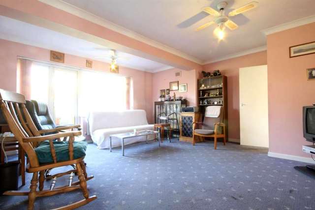  Image of 2 bedroom Detached house for sale in Fouracres Walk Hemel Hempstead HP3 at Fouracres Walk  Hemel Hempstead, HP3 9LB