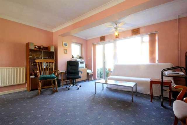  Image of 2 bedroom Detached house for sale in Fouracres Walk Hemel Hempstead HP3 at Fouracres Walk  Hemel Hempstead, HP3 9LB