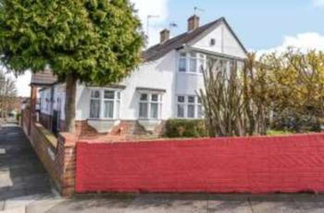  Image of 5 bedroom Semi-Detached house for sale in Gallants Farm Road East Barnet Barnet EN4 at East Barnet  East Barnet, EN4 8ET