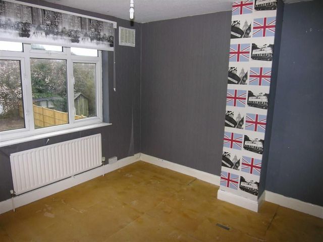  Image of 3 bedroom Property for sale in Gardenia Avenue Luton LU3 at Gardenia Avenue Luton Luton, LU3 2NS