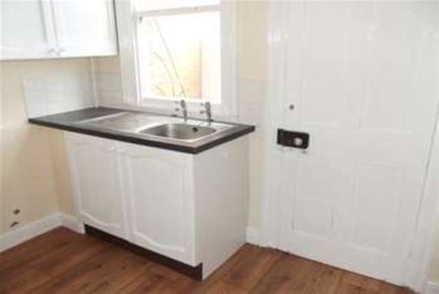  Image of 3 bedroom Property to rent in Gedling Road Carlton Nottingham NG4 at Nottingham, NG4 3FH