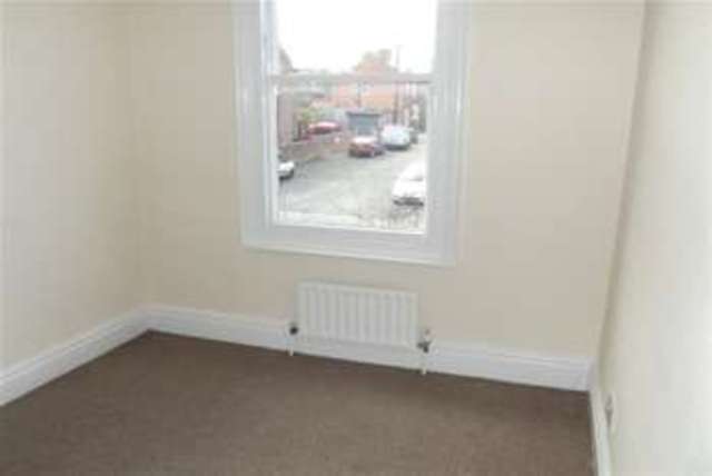  Image of 3 bedroom Property to rent in Gedling Road Carlton Nottingham NG4 at Nottingham, NG4 3FH