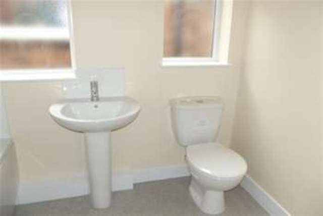  Image of 3 bedroom Property to rent in Gedling Road Carlton Nottingham NG4 at Nottingham, NG4 3FH