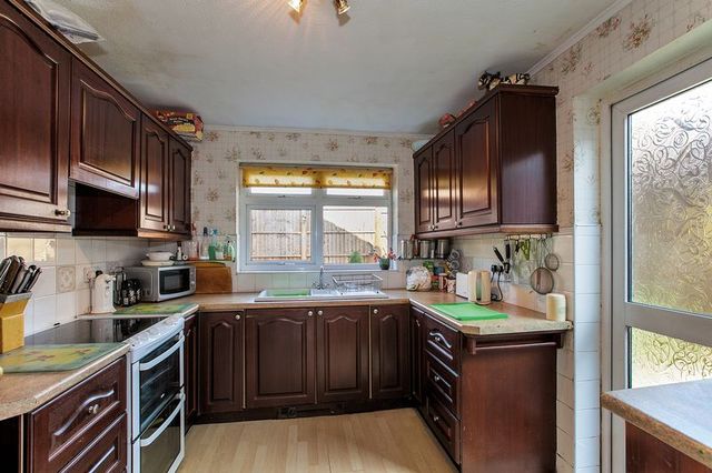  Image of 4 bedroom Detached house for sale in Germander Place Conniburrow Milton Keynes MK14 at Germander Place Conniburrow Milton Keynes, MK14 7DW