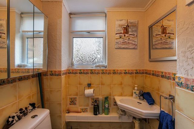  Image of 4 bedroom Detached house for sale in Germander Place Conniburrow Milton Keynes MK14 at Germander Place Conniburrow Milton Keynes, MK14 7DW