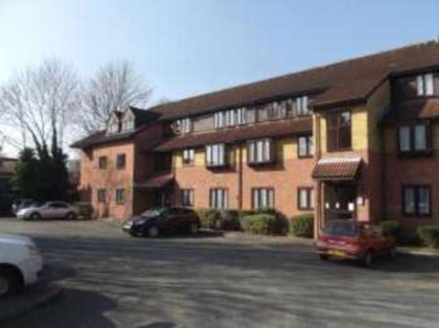  Image of 2 bedroom Flat for sale in Glyn Avenue New Barnet Barnet EN4 at Glyn Avenue Barnet East Barnet, EN4 9PJ