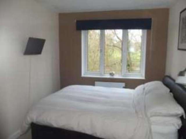  Image of 2 bedroom Flat for sale in Glyn Avenue New Barnet Barnet EN4 at Glyn Avenue Barnet East Barnet, EN4 9PJ