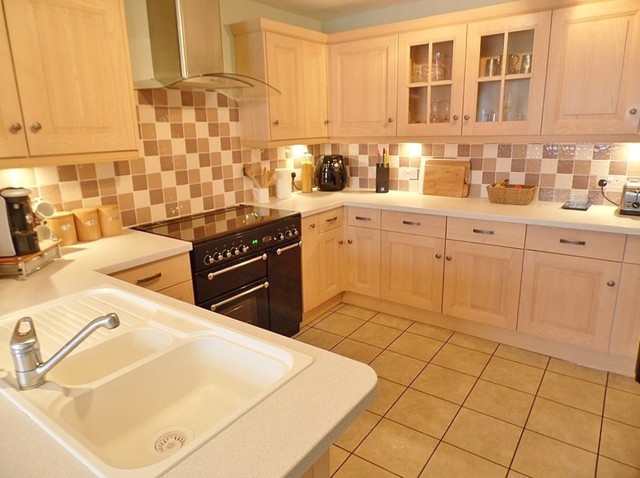  Image of 3 bedroom Detached house for sale in Greenfield Crescent Waterlooville PO8 at Greenfield Crescent Cowplain Waterlooville, PO8 9EL