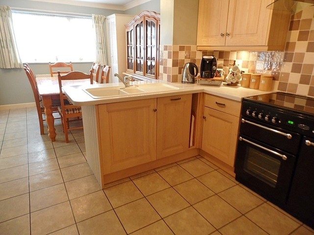  Image of 3 bedroom Detached house for sale in Greenfield Crescent Waterlooville PO8 at Greenfield Crescent Cowplain Waterlooville, PO8 9EL