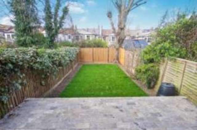  Image of 2 bedroom Flat for sale in Greenham Road London N10 at London  Muswell Hill, N10 1LN