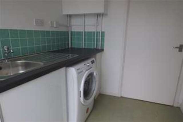  Image of 4 bedroom Property to rent in Greenhill Close Winchester SO22 at Winchester, SO22 5DZ