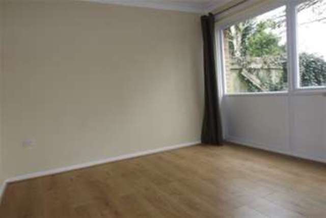  Image of 4 bedroom Property to rent in Greenhill Close Winchester SO22 at Winchester, SO22 5DZ