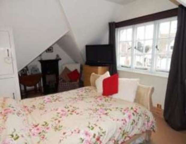  Image of 2 bedroom Flat for sale in Ennismore Avenue Guildford GU1 at Guildford Surrey Guildford, GU1 1SR