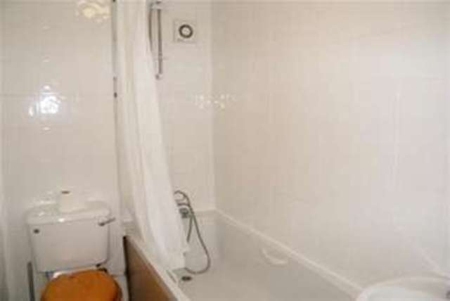  Image of 2 bedroom Flat to rent in Guys Cliffe Avenue Leamington Spa CV32 at Leamington Spa, CV32 6LZ
