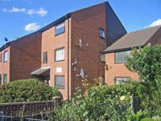  Image of 2 bedroom Ground Flat for sale in Hall Lane London E4 at Chingford London Chingford, E4 8QD