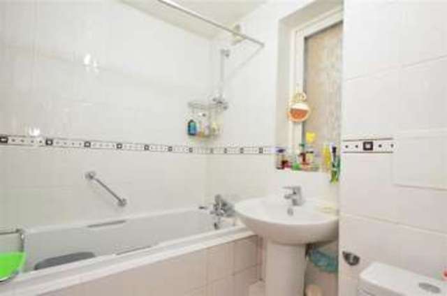  Image of 2 bedroom Ground Flat for sale in Hall Lane London E4 at Chingford London Chingford, E4 8QD
