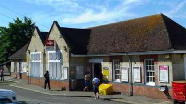  Image of 2 bedroom Ground Flat for sale in Hall Lane London E4 at Chingford London Chingford, E4 8QD