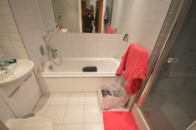  Image of 1 bedroom Apartment to rent in Hallsville Road London E16 at Hallsville Road Canning Town London, E16 1BE