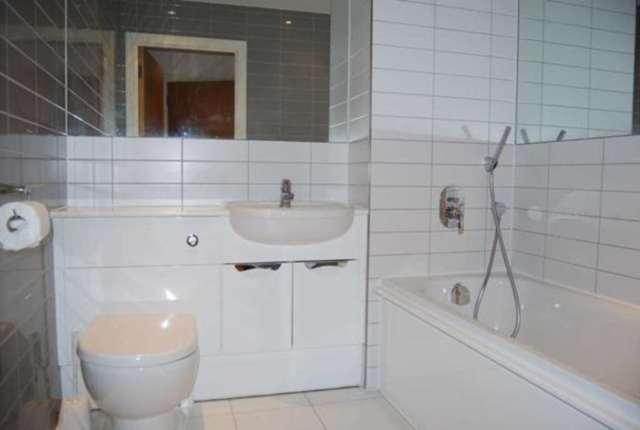  Image of 2 bedroom Apartment to rent in Hallsville Road London E16 at Hallsville Road Canning Town London, E16 1BE