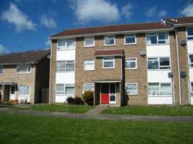  Image of 2 bedroom Flat for sale in Symes Road Hamworthy Poole BH15 at Hamworthy  Poole, BH15 4PZ
