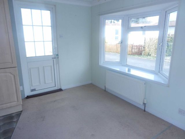  Image of 2 bedroom Property for sale in Harthurstfield Park Fiddlers Green Lane Cheltenham GL51 at Fiddlers Green Lane Cheltenham Cheltenham, GL51 0TB