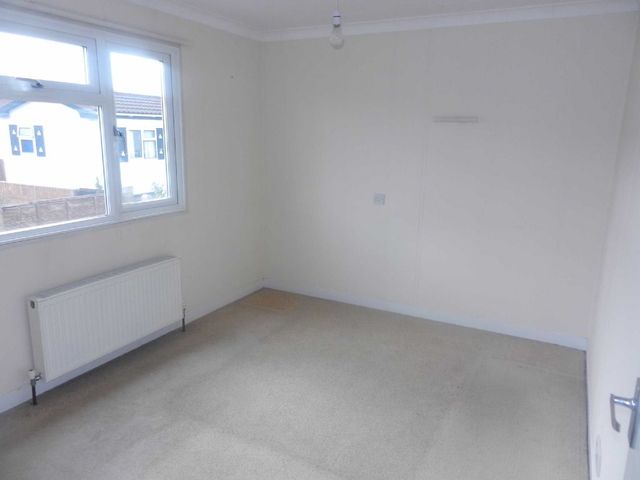  Image of 2 bedroom Property for sale in Harthurstfield Park Fiddlers Green Lane Cheltenham GL51 at Fiddlers Green Lane Cheltenham Cheltenham, GL51 0TB