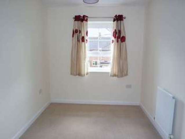  Image of 3 bedroom Semi-Detached house to rent in Havilland Place Stoke-on-Trent ST3 at Havilland Place, Pipers View Meir Stoke-On-Trent, ST3 6FF