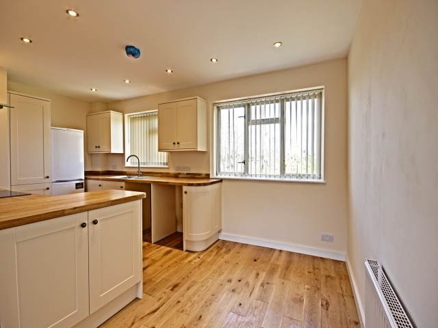  Image of 2 bedroom Flat to rent in Hazelwood Drive St. Albans AL4 at St Albans Hertfordshire Sandridge, AL4 0UP