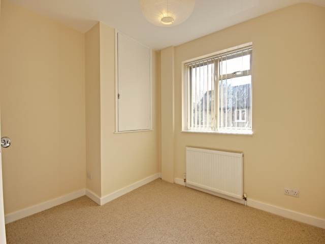  Image of 2 bedroom Flat to rent in Hazelwood Drive St. Albans AL4 at St Albans Hertfordshire Sandridge, AL4 0UP