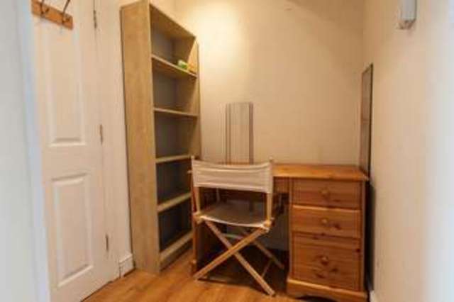 Image of 1 bedroom Flat for sale in Heath Road Twickenham TW1 at Heath Road  Twickenham, TW1 4BN