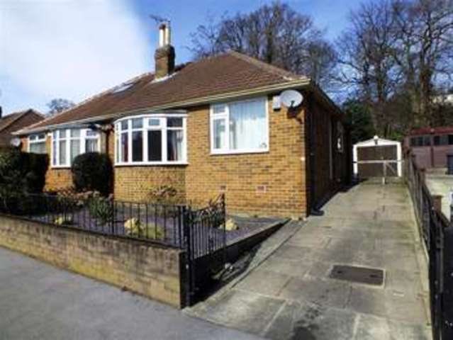  Image of 2 bedroom Bungalow to rent in High Moor Crescent Moortown Leeds LS17 at Leeds  Moor Allerton, LS17 6EE