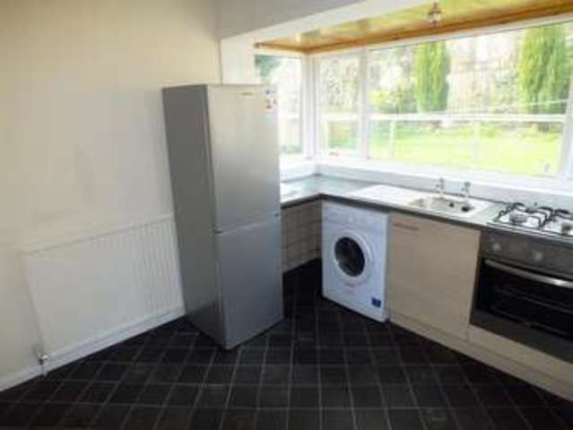  Image of 2 bedroom Bungalow to rent in High Moor Crescent Moortown Leeds LS17 at Leeds  Moor Allerton, LS17 6EE