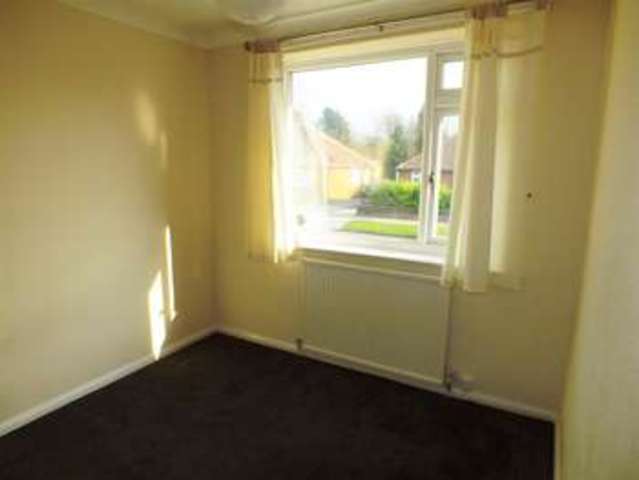  Image of 2 bedroom Bungalow to rent in High Moor Crescent Moortown Leeds LS17 at Leeds  Moor Allerton, LS17 6EE