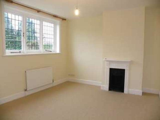  Image of 3 bedroom Semi-Detached house to rent in High Street Nettlebed Henley-on-Thames RG9 at Nettlebed  Henley-On-Thames, RG9 5DD
