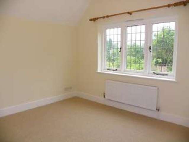  Image of 3 bedroom Semi-Detached house to rent in High Street Nettlebed Henley-on-Thames RG9 at Nettlebed  Henley-On-Thames, RG9 5DD