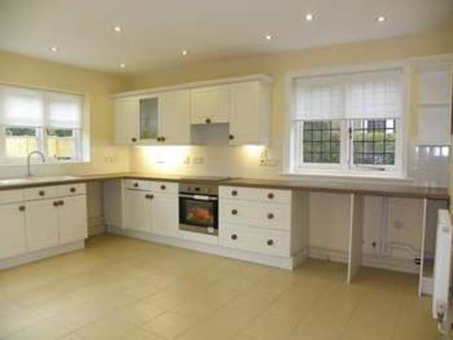  Image of 3 bedroom Semi-Detached house to rent in High Street Nettlebed Henley-on-Thames RG9 at Nettlebed  Henley-On-Thames, RG9 5DD