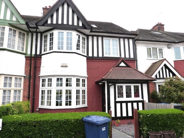  Image of 5 bedroom Semi-Detached house to rent in Highcroft Gardens London NW11 at GOLDERS GREEN  London, NW11 0LY