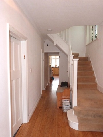  Image of 5 bedroom Semi-Detached house to rent in Highcroft Gardens London NW11 at GOLDERS GREEN  London, NW11 0LY