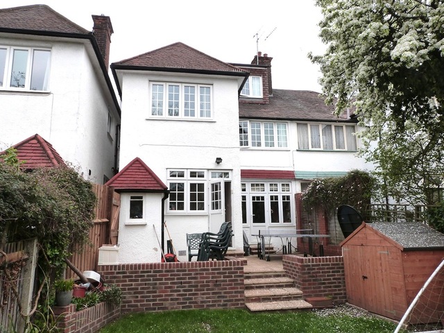  Image of 5 bedroom Semi-Detached house to rent in Highcroft Gardens London NW11 at GOLDERS GREEN  London, NW11 0LY