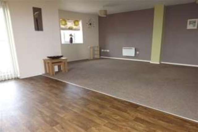  Image of 3 bedroom Penthouse to rent in Bolton Road Blackburn BB2 at Blackburn, BB2 4GY