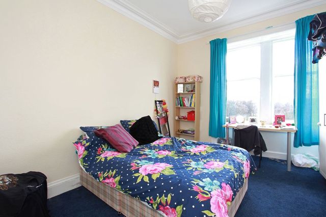  Image of 3 bedroom Flat to rent in Hope Park Crescent Edinburgh EH8 at Newington Edinburgh Edinburgh, EH8 9NA