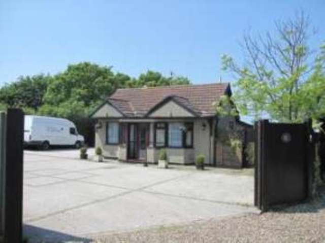  Image of 2 bedroom Bungalow for sale in Burlington Gardens Hullbridge Hockley SS5 at Hullbridge Hockley Hullbridge, SS5 6BE