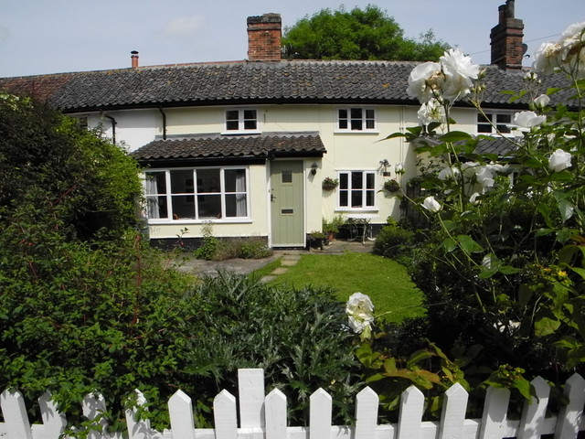  Image of 2 bedroom Cottage to rent in Hunstead Lane Brooke Norwich NR15 at Hunstead Lane Brooke Norwich, NR15 1JP