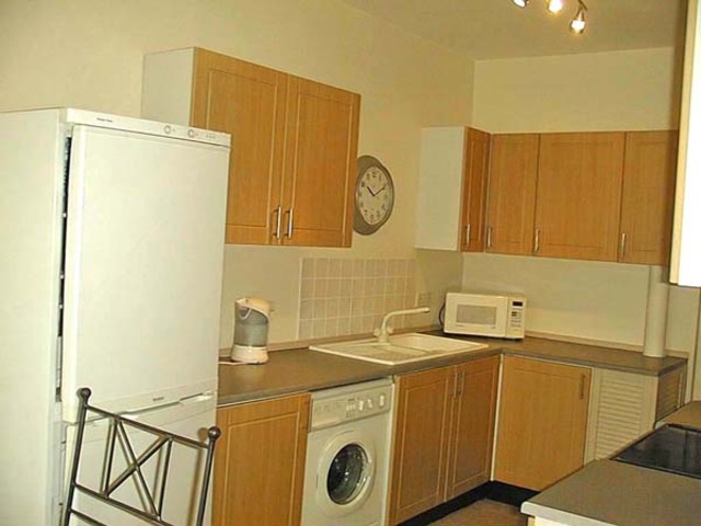  Image of 2 bedroom Flat to rent in Irvine Place Aberdeen AB10 at West End Aberdeen Aberdeen, AB10 6HB