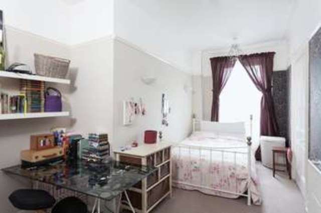  Image of 3 bedroom Flat for sale in London Road Tunbridge Wells TN1 at London Road  Tunbridge Wells, TN1 1DD