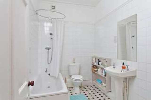  Image of 3 bedroom Flat for sale in London Road Tunbridge Wells TN1 at London Road  Tunbridge Wells, TN1 1DD