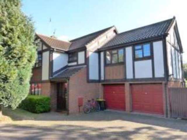  Image of 6 bedroom Detached house for sale in Kestrel Way Buckingham MK18 at Buckingham Buckinghamshire Buckingham, MK18 7HJ