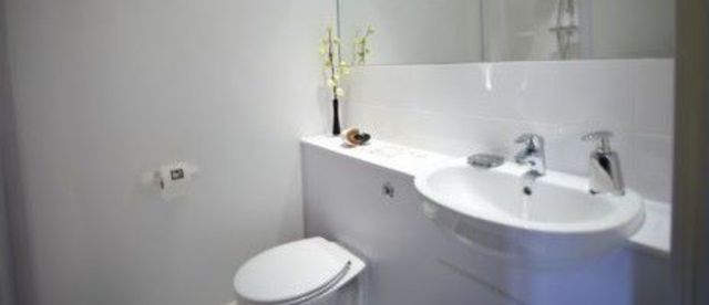  Image of Studio flat to rent in Kilburn High Road London NW6 at London, NW6 5UA