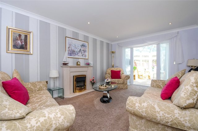  Image of 6 bedroom Detached house for sale in Kiln Close Finchampstead Wokingham RG40 at Finchampstead Wokingham Finchampstead, RG40 3EZ
