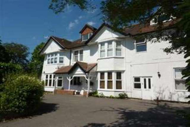  Image of 2 bedroom Flat to rent in Kings Avenue Parkstone Poole BH14 at Poole, BH14 9QQ
